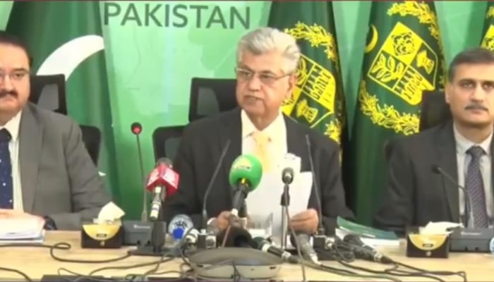Federal Caretaker Minister for Information and Broadcasting Murtaza Solangi (centre) is addressing media in Islamabad on January 22, 2024. —Screengrab/ Geo News