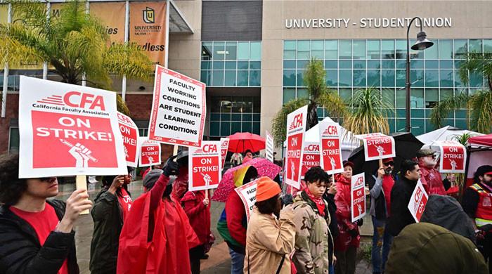 California Eyalet Üniversitesi öğretim üyeleri 23 kampüste büyük grevde