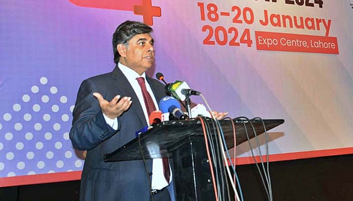 Federal Minister for Commerce, Industries and Investments Gohar Ejaz addressing the audience at the 3rd Engineering and Healthcare Show at Lahores Expo Center, Lahore on January 19, 2024. — APP