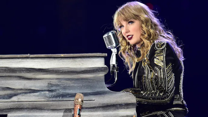 Taylor Swift channels Reputation era as she cheers on Travis Kelce in Baltimore