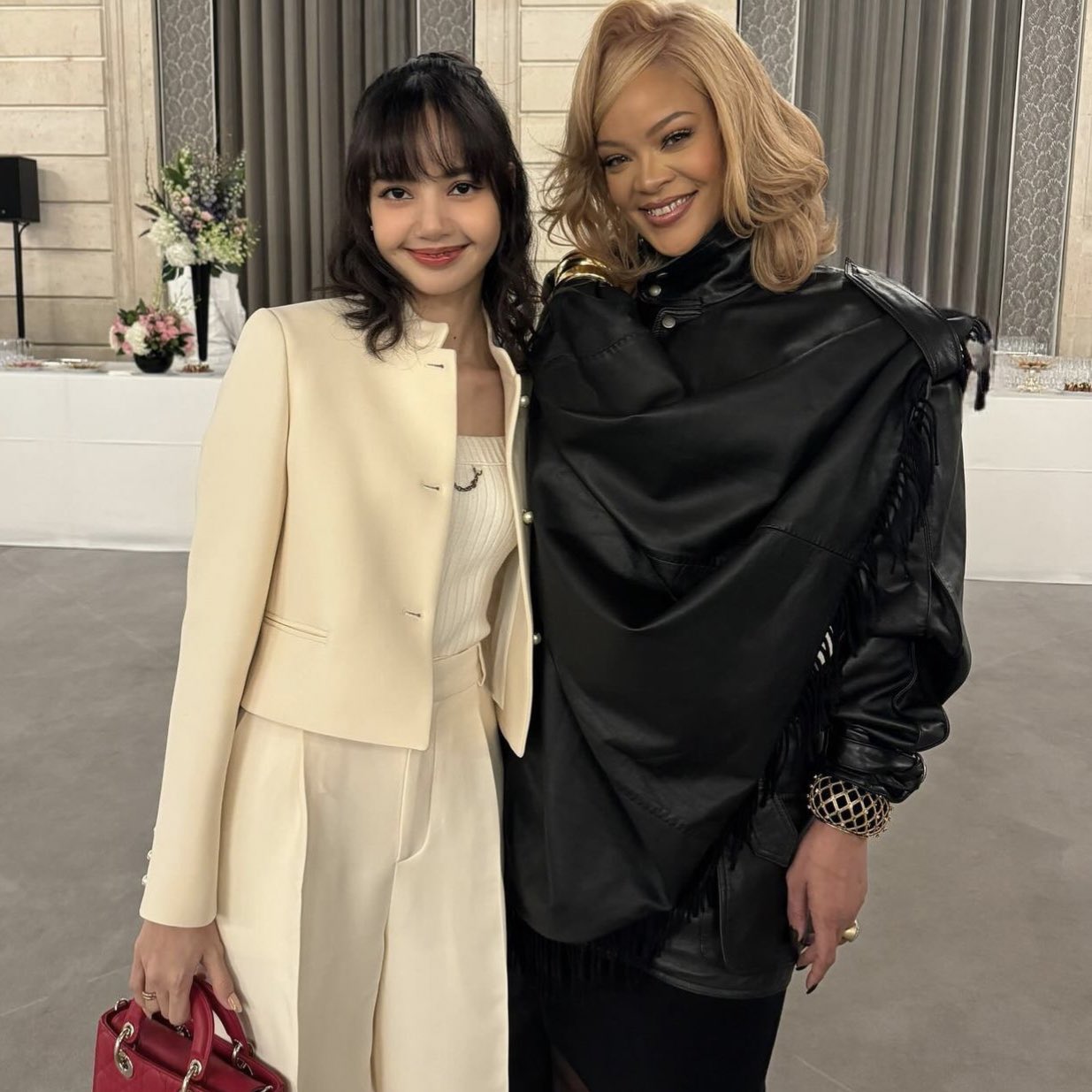 BLACKPINK Lisa strikes a pose with Rihanna in shocking crossover: See