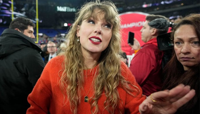 Taylor Swift shuts down angry Raven fans hurling abuses at her