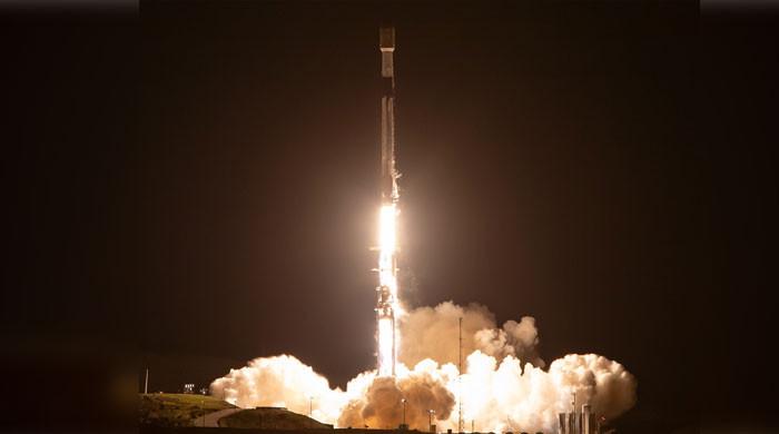 SpaceX, Starlink uydularını taşıyan iki Falcon 9 roketini fırlattı