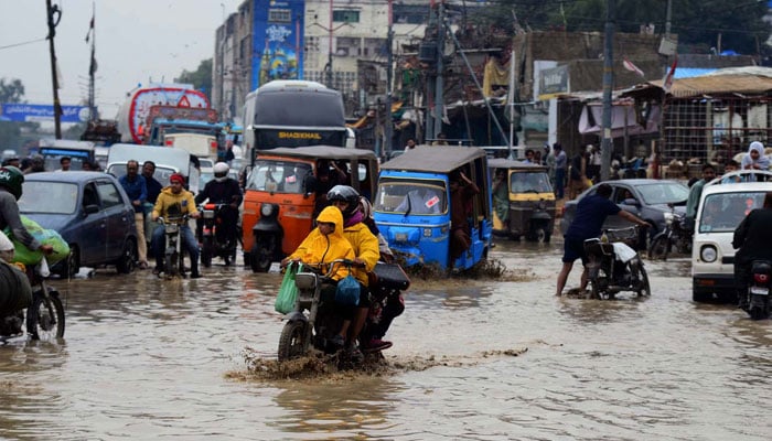 Commuters are facing difficulties in transportation due to heavy downpour, in Karachis Liaquatabad area on February 4, 2024. — PPI