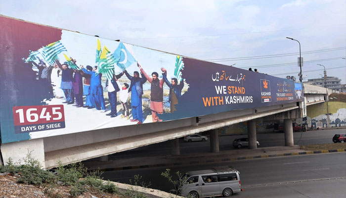 ایکسپریس وے ایپ پر یوم یکجہتی کشمیر کے حوالے سے لگائے گئے بینر کا منظر