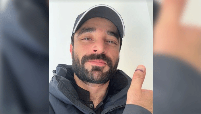 Actor Hamza Ali Abbasi shows his thumb and voter mark. — Instagram/@realhamzaaliabbasi