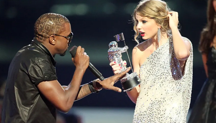 Kanye West and Taylor Swift at the VMAs 2009