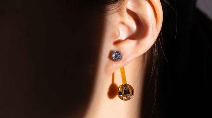 Bauble: thermal earrings with built-in Bluetooth that can measure skin temperature