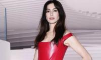 Anne Hathaway's Breathtaking Dress Comes With Limitations