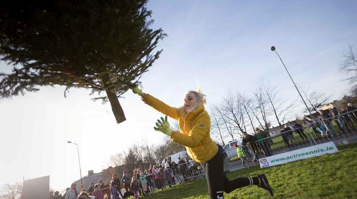 아일랜드 여성, 나무가 지붕을 무너뜨린 후 부상 청구서 £650,000 손실