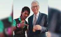 VIDEO: Indian vendor Dolly Chaiwala serves his famous tea to Bill Gates