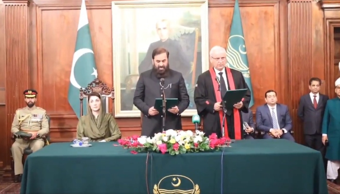 Punjab Governor Muhammad Baligh-ur-Rehman is administrting oath to new LHC Chief Justice Malik Shahzad Ahmad Khan at the Governor House in Lahore on March 8, 2024. —Screengrab/ Radio Pakistan/X