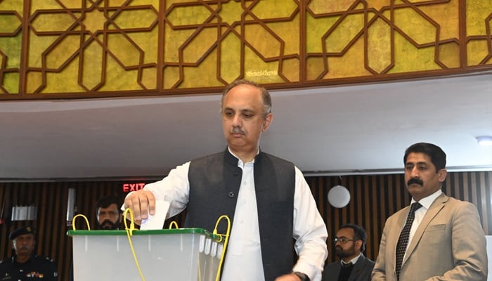 PTI-backed SIC lawmaker Omar Ayub casts his vote during the presidential election in the National Assembly, on March 9, 2024. — X/@NAofPakistan
