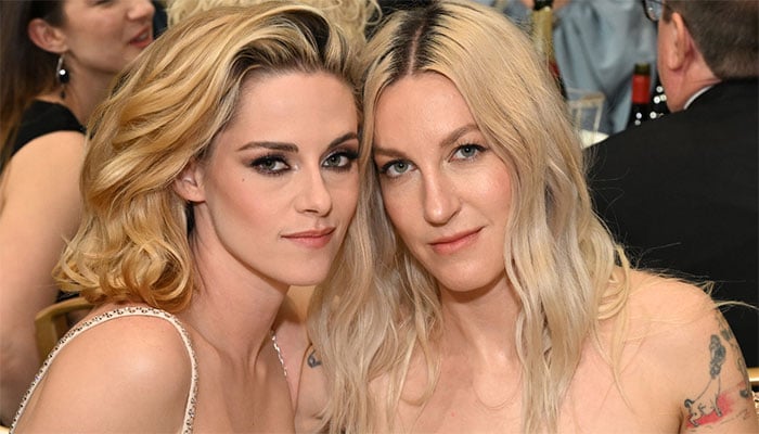 Kristen Stewart mulls over less extravagant ceremony.