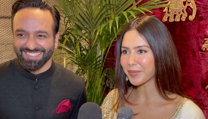 Mohsin Naveed Ranjha (left) and Sonam Bajwa speak to Geo News. — Reporter