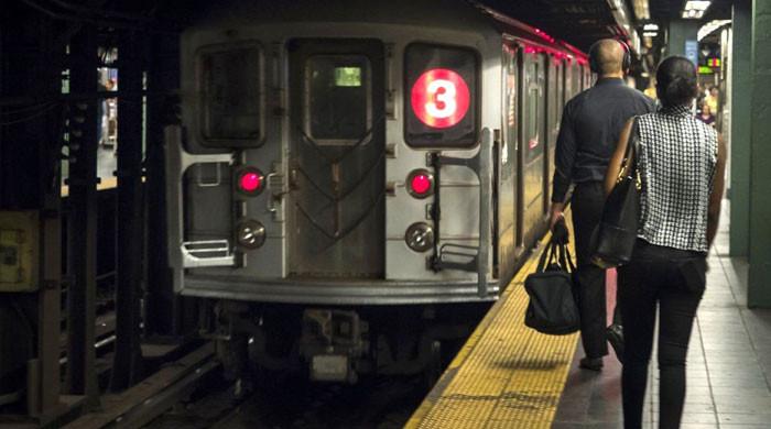 Man throws girlfriend in front of coming train in Manhattan
