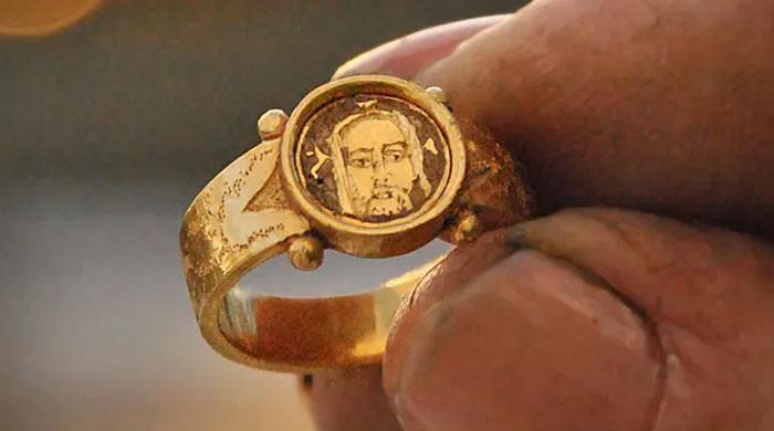Un inel de aur cu chipul lui Hristos, dispărut de mai bine de 500 de ani, a fost găsit în Suedia