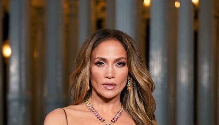 Jennifer Lopez axes scheduled tour dates without explanation.