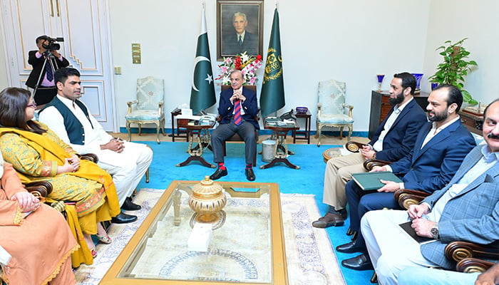 Pakistans ace javelin thrower Arshad Nadeem calls on Prime Minister Shehbaz Sharif (centre) on March 19, 2024. — PID