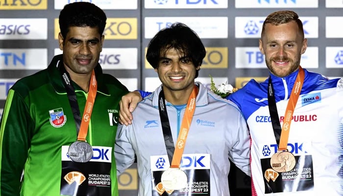 Gold medalist, Indias Neeraj Chopra (C), silver medalist, Pakistans Arshad Nadeem (L) and bronze medalist Czech Republics Jakub Vadlejch celebrate during the podium ceremony for the mens javelin throw during the World Athletics Championships in Budapest on August 27, 2023. — AFP