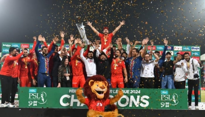 The Islamabad United team is celebrating the victory in the PSL-9 final match against Multan Sultans in Karachi on March 18, 2024—@thePSLt20/X