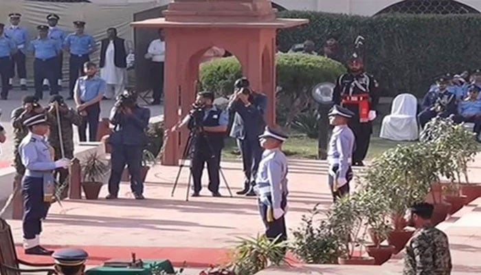Change of guard ceremony being held at Allama Iqbals mausoleum in Lahore on March 23, 2024. — Screengrab/YouTube/Hum News Live