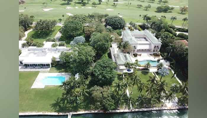 This image shows the luxurious mansions of Jeff Bezos and Lauren Sanchez in Florida. — Hello Magazine
