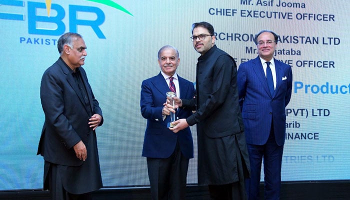 Prime Minister Muhammad Shehbaz Sharif presents awards to the highest taxpayers and exporters of the country at the Tax Excellence Awards 2024, in Islamabad on March 26, 2024. — PID