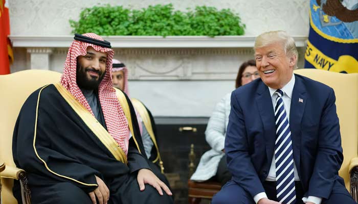 Donald Trump speaks informally with Mohammed bin Salman. --AFP/File