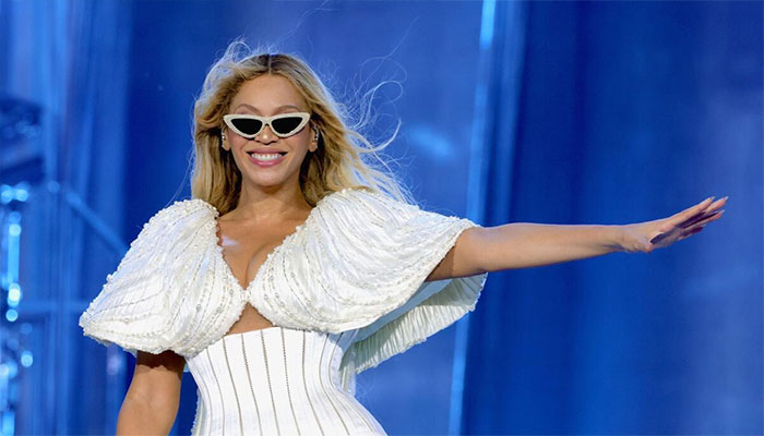 Beyoncé has made history as the first black artist to have a number one country album in the UK.