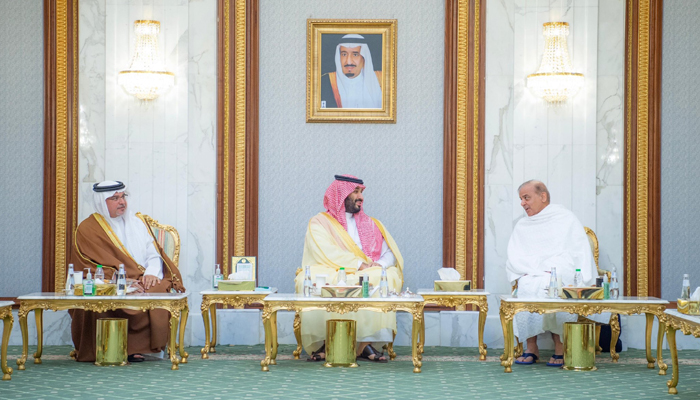PM Shehbaz Sharif (right) along with the crown prince of Bahrain (left) attend Ifttar hosted by Saudi Crown Prince MBS on April 7, 2024.  — X/@Saudi_Gazette