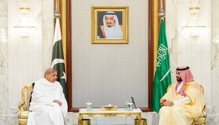 Saudi Crown Prince Mohammed bin Salman bin Abdulaziz Al-Saud holding talks with Prime Minister of Pakistan Muhammad Shehbaz Sharif. — SPA