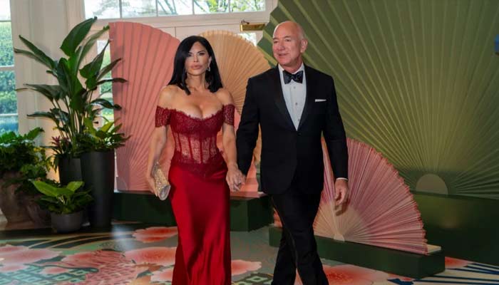 Lauren Sanchez stunned in a red dress as she dined with Jeff Bezos at the White House. --AFP/File