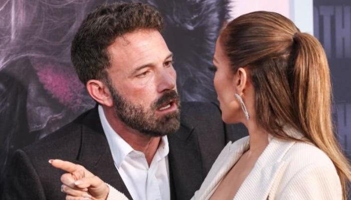 Ben Affleck makes Jennifer Lopez upset with his smoking habit