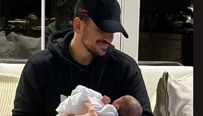 Peter Andre shares the first heartwarming photo of his daughter.