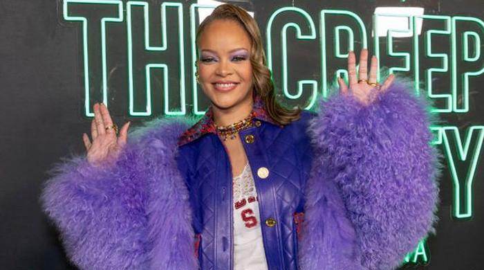 Rihanna debuts new hair at her brand event