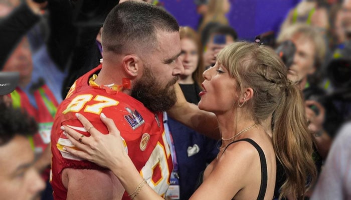 Taylor Swift shares rare PDA moment with Travis Kelce