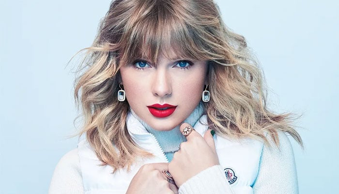 Taylor Swift invites fans to Fortnight Challenge