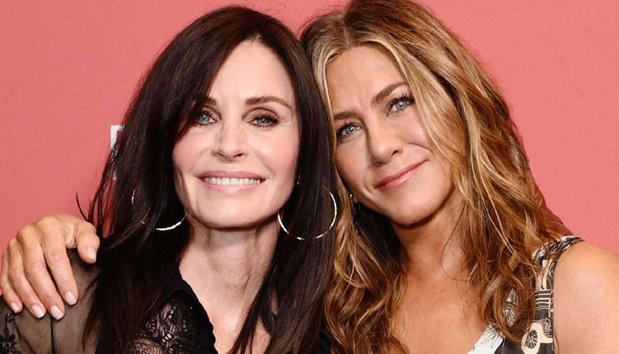 Jennifer Aniston catches up with ‘Friends’ costar Courtney Cox at dinner
