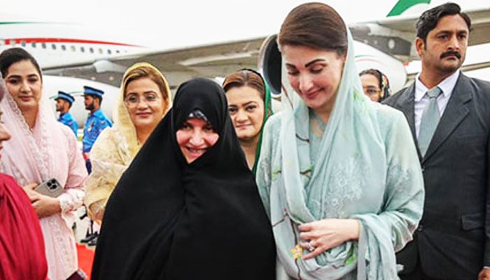 Punjab CM Maryam Nawaz receives Iran’s First Lady Jamileh Alamolhoda at the airport on April 23, 2024— X/ForeignOfficePk/pmln_org
