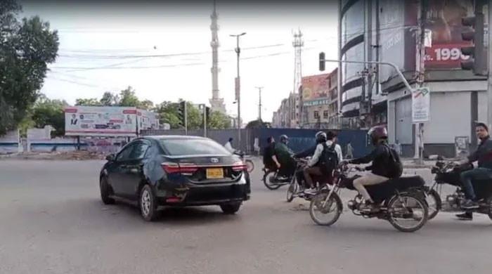 Iranian president's visit: Karachi main arteries partially reopen for traffic