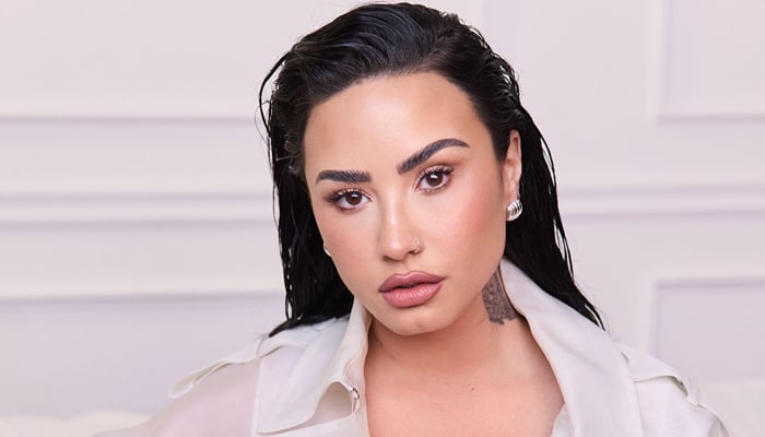 Demi Lovato shared new hairstyle on social media