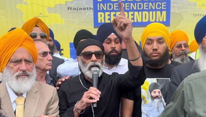 Pro-Khalistan Sikh leader and Sikhs For Justice (SFJ) General Counsel Gurpatwant Singh Pannun (centre), Indias most wanted man speaks during a protest rally. — Geo News/File