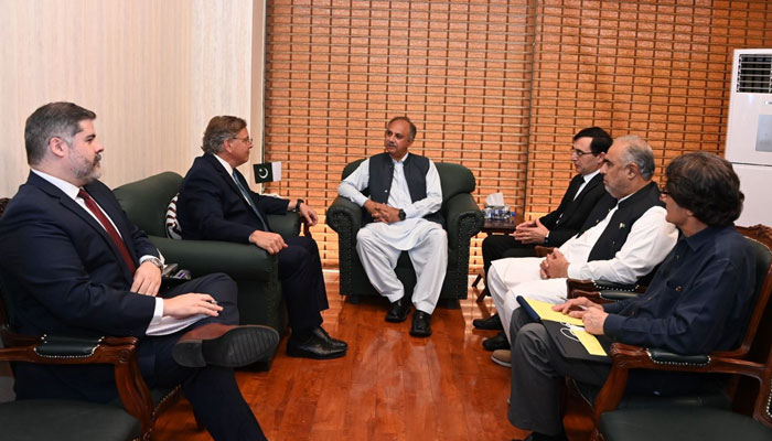 (From left to right) Political officer, US ambassador to Pakistan Donald Blome, PTI leader Omar Ayub Khan, Gohar Ali Khan, Asad Qaiser and Raoof Hasan. — Reporter