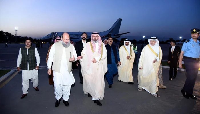 Saudi delegation being receieved by Pakistani authorities in Islamabad on May 5, 2024. — PID
