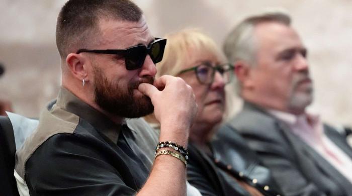 Travis Kelce’s fan gift NFL star friendship bracelet Travis Kelce’s fan gift NFL star friendship bracelet