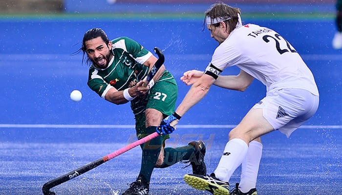 Pakistan player tackles New Zealand opponent in a match during 30th Sultan Azlan Shah Cup, May 10, 2024. — Facebook/@flashsukan.official