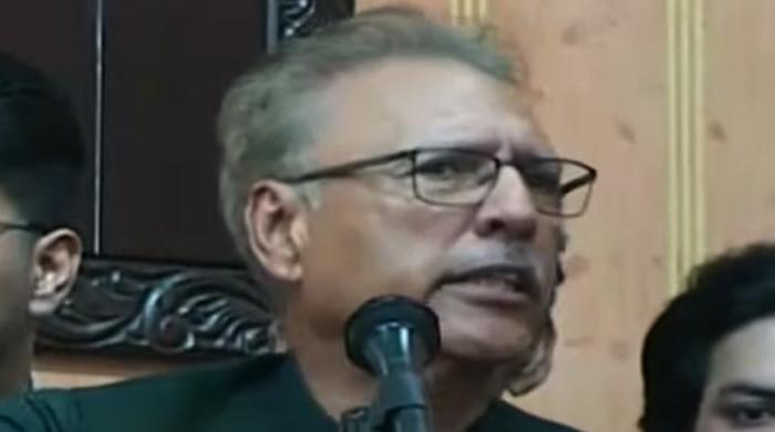 Incarcerated Imran Khan given many offers but he rejected them all: Arif Alvi