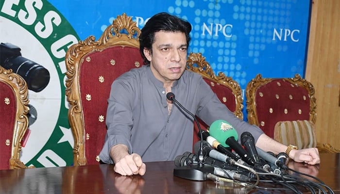 فیصل واوڈا 10 مئی 2023 کو نیشنل پریس کلب، اسلام آباد میں پریس کانفرنس سے خطاب کر رہے ہیں۔ — آن لائن