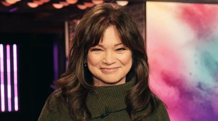 Valerie Bertinelli needs mental health break from social media, 'I'm overwhelmed'